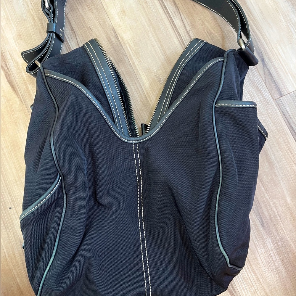 HOGAN black shoulder bag with contrast stitching